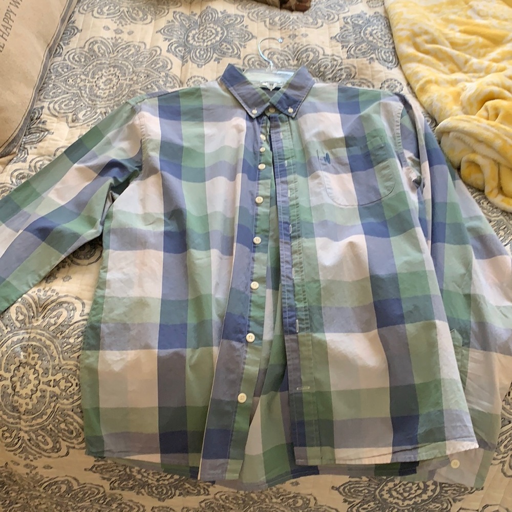 Johnnie-O hangin’ out dress shirt. Size: Large
